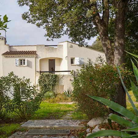 Vakantiehuis 5 Bedroom Beautiful In Pietrosella